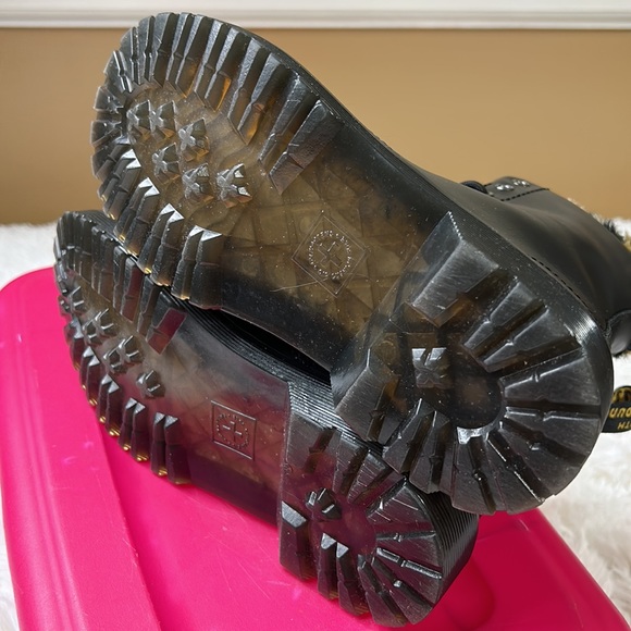 Dr. Martens - Picture 2 of 4